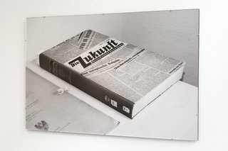 <b>Erhältlich</b> als C-Print ohne Rahmen,  60 x 40 cm via <a href="mailto:kasners@posteo.de">Mail</a>

<em><b>Available</b> as a c-print without frame, 60 x 40 cm</em> via <a href="mailto:kasners@posteo.de">mail</a>